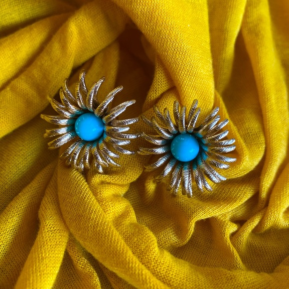 Jewelry - ✨Vintage BERGERE signed clip on earrings.✨